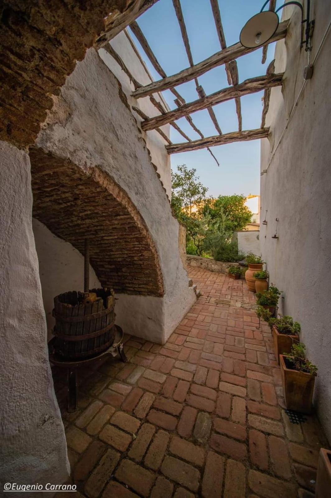 B&B Corte San Lussorio Ольена Экстерьер фото