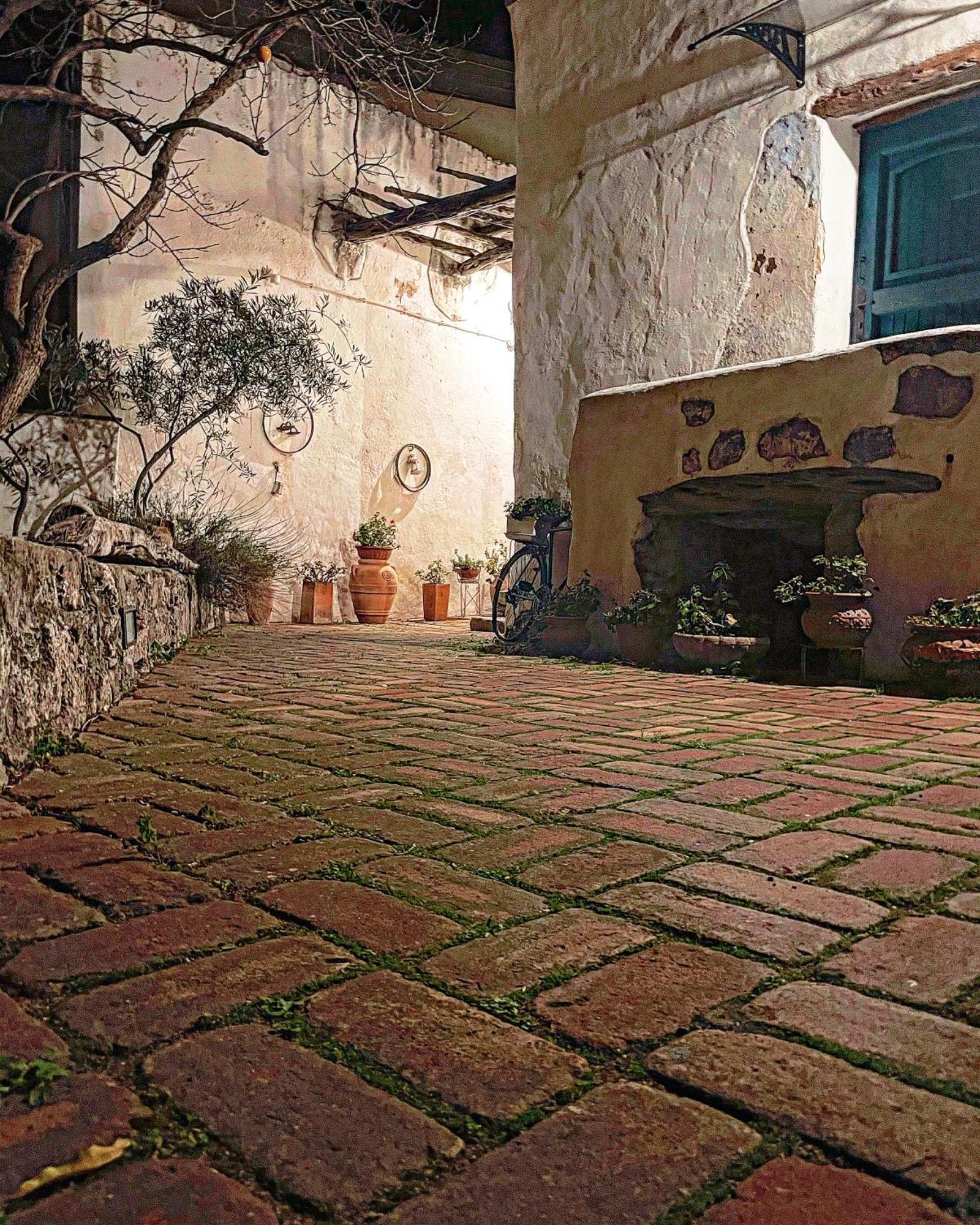 B&B Corte San Lussorio Ольена Экстерьер фото