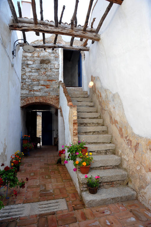 B&B Corte San Lussorio Ольена Экстерьер фото