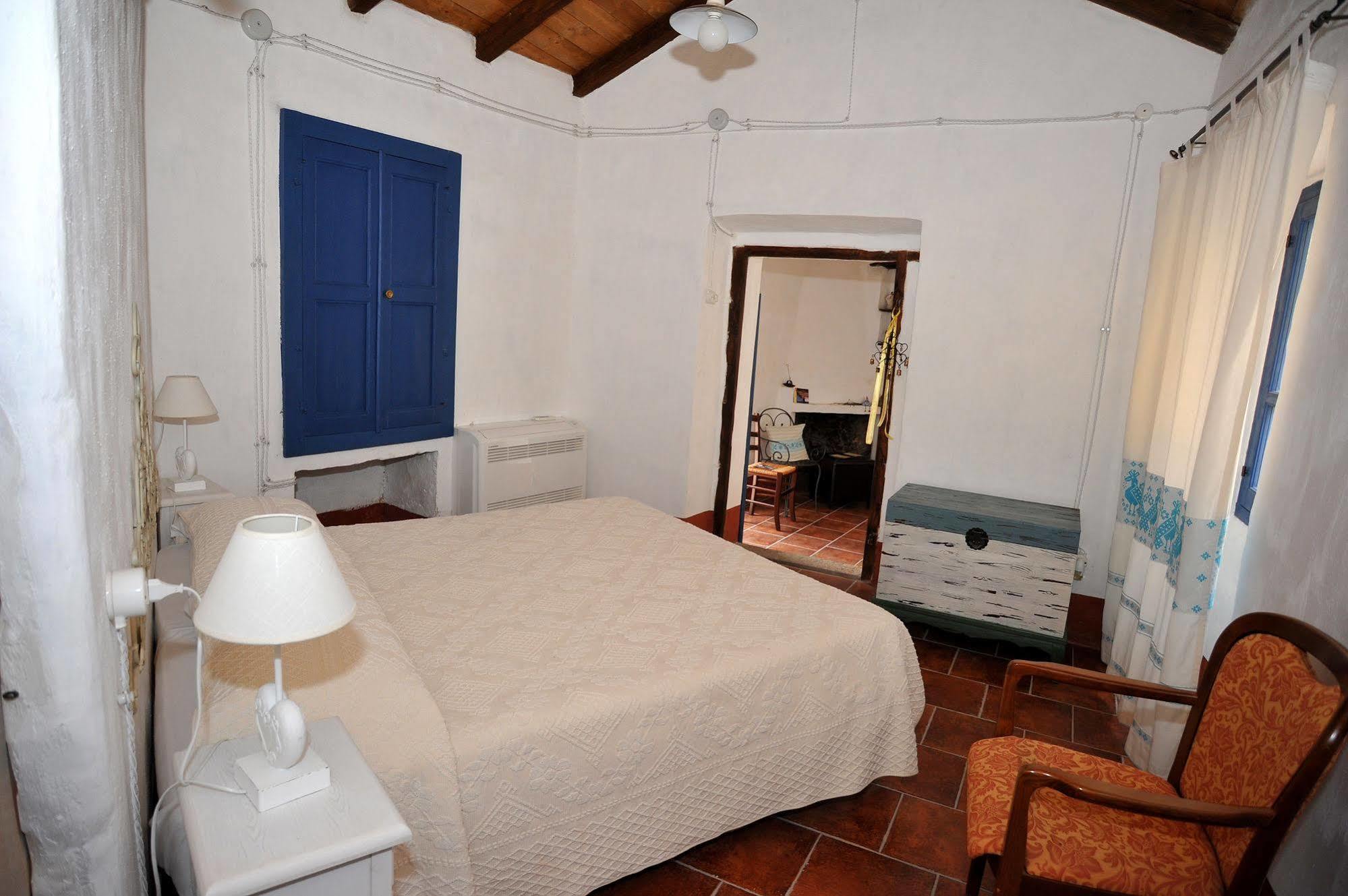 B&B Corte San Lussorio Ольена Экстерьер фото